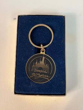 Vintage 1985 Disneyland 30th Anniversary Commemorative Keychain in Original Box